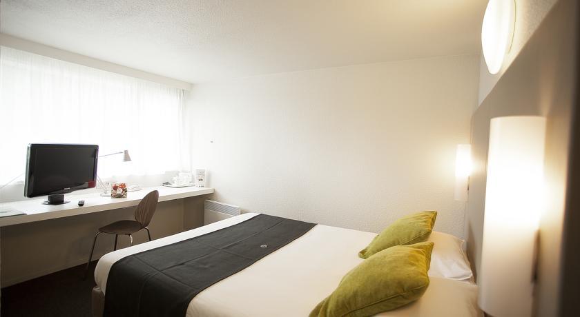 Campanile Bourges Nord - Saint-Doulchard Hotel Bagian luar foto