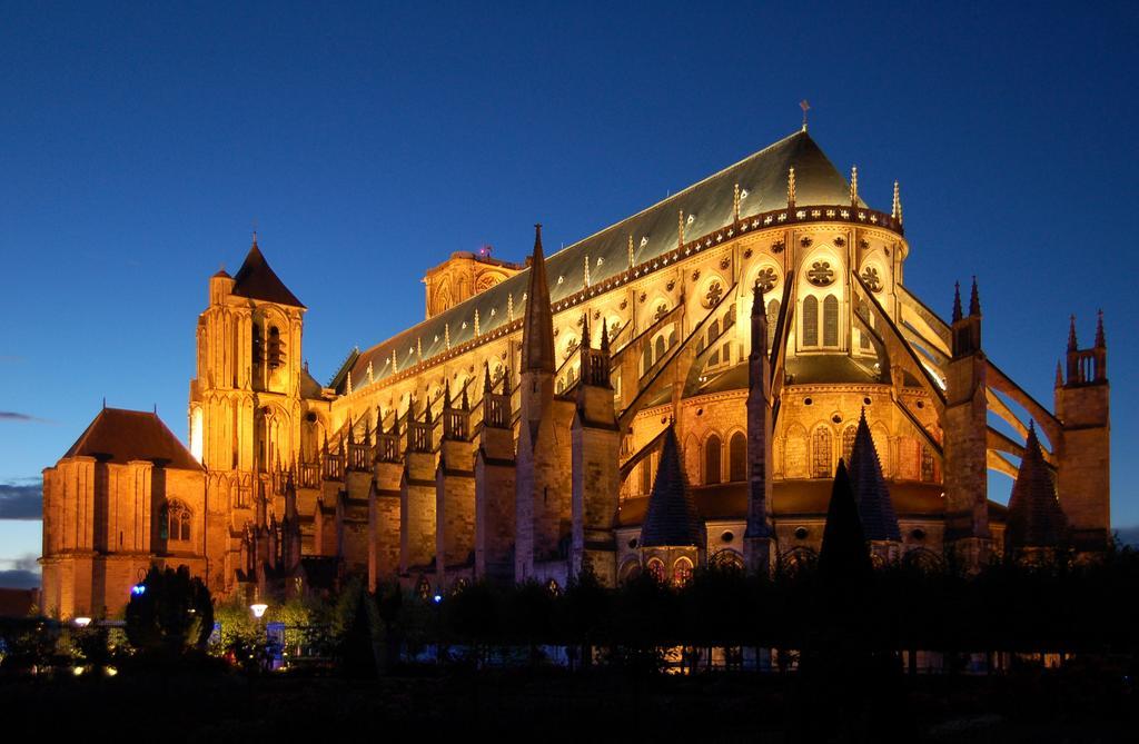 Campanile Bourges Nord - Saint-Doulchard Hotel Bagian luar foto
