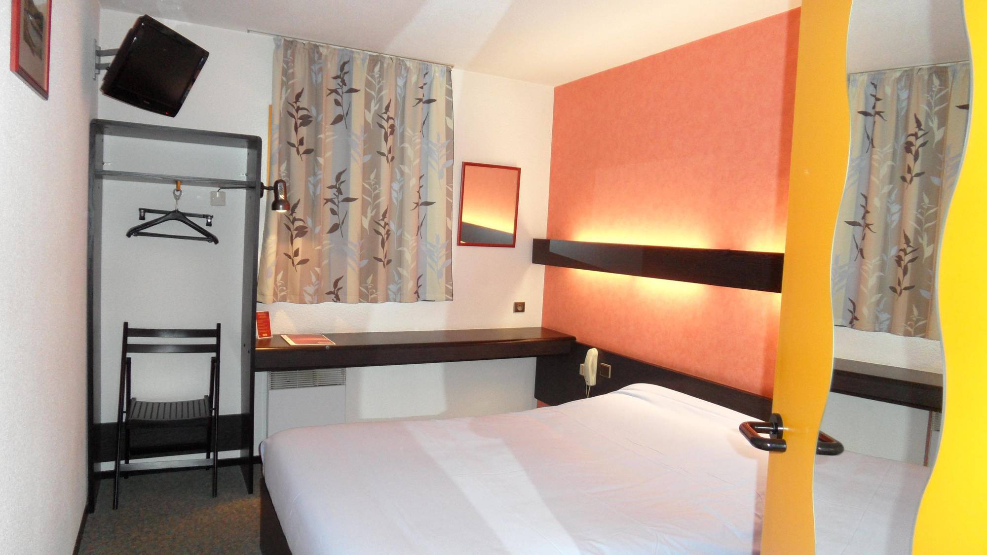 Campanile Bourges Nord - Saint-Doulchard Hotel Bagian luar foto